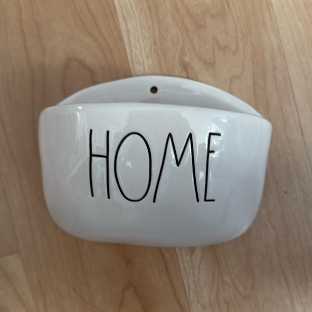 NEW • Rae Dunn Pocket hanging planter •
HOME